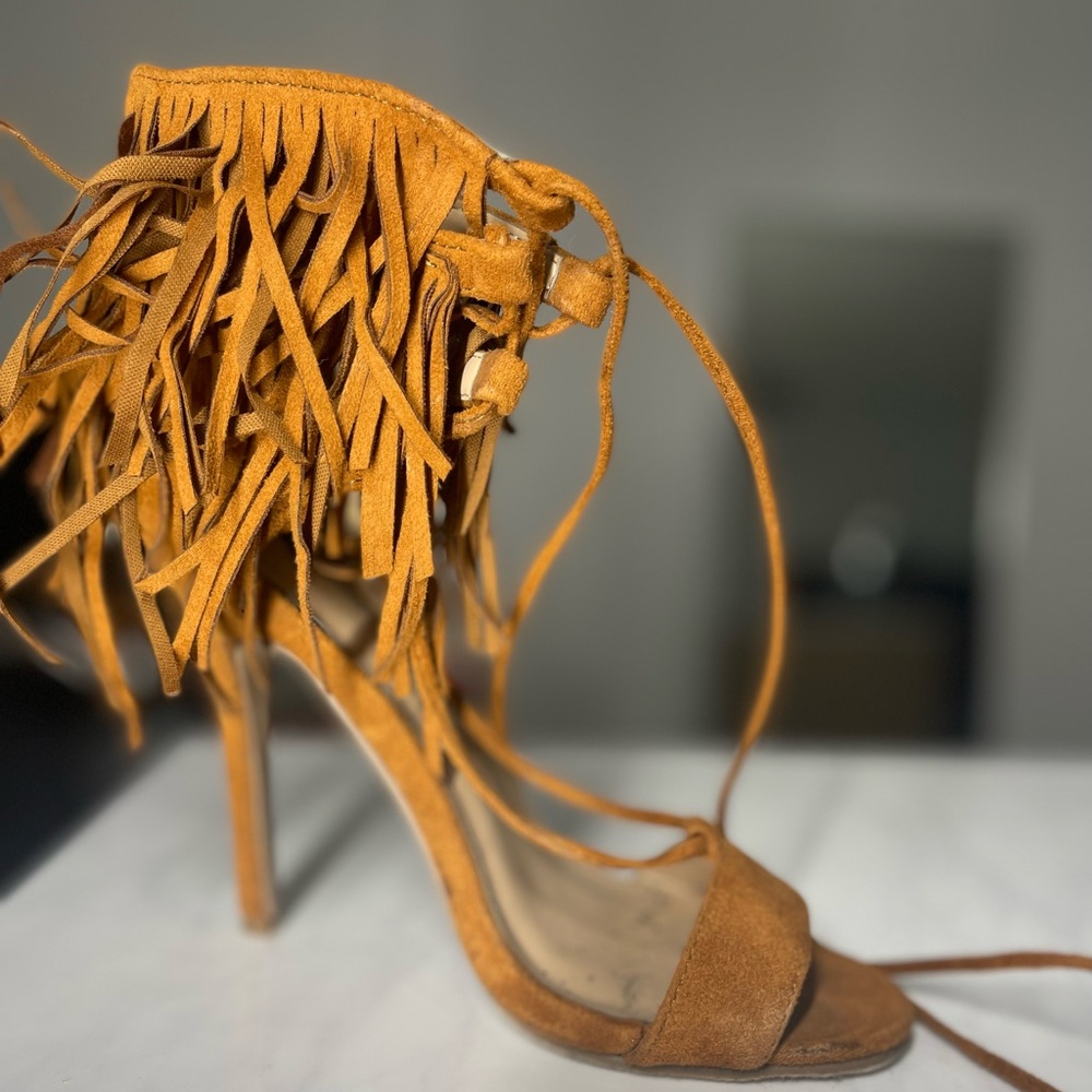Size 6 fringed heels with tassels